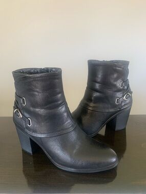 BareTraps Black Kacey Ankle Booties with decorative Side Buckle